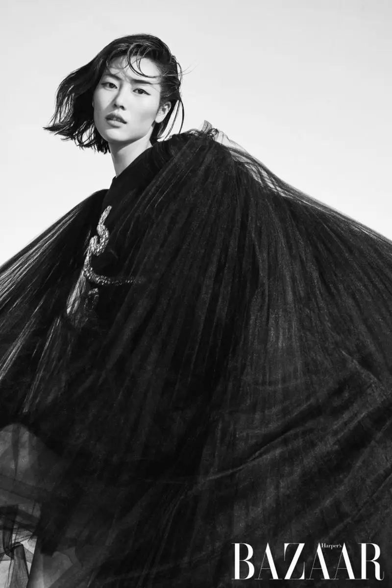 Liu Wen mete estil kò konsyan pou Harper's Bazaar Lachin