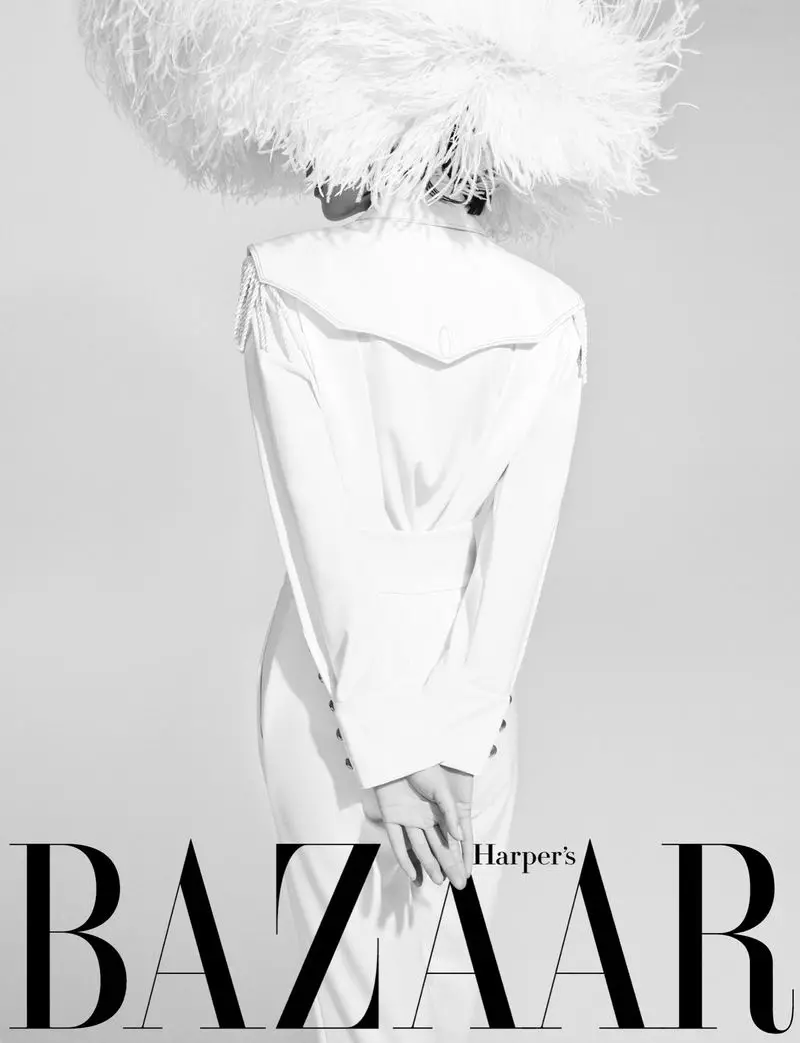 Liu Wen nosi Body Conscious Styles za Harper's Bazaar China