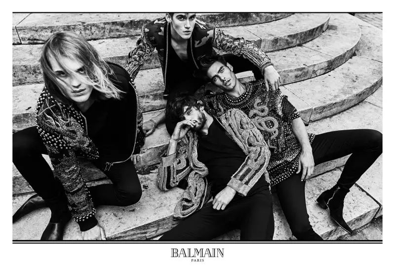 Olivier Rousteing na-ese foto Balmain ọdịda 2017 mgbasa ozi mgbasa ozi