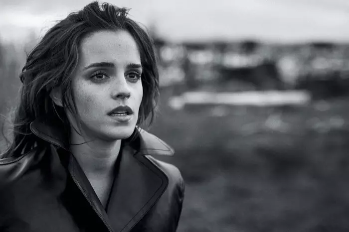 Jilaaga Emma Watson ayaa ku soo bandhigtay jaakada daabacadaha Kwaidan