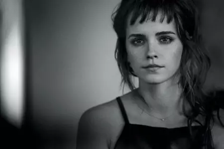 Emma Watson mahnit me imazhe bardh e zi për Vogue Australia