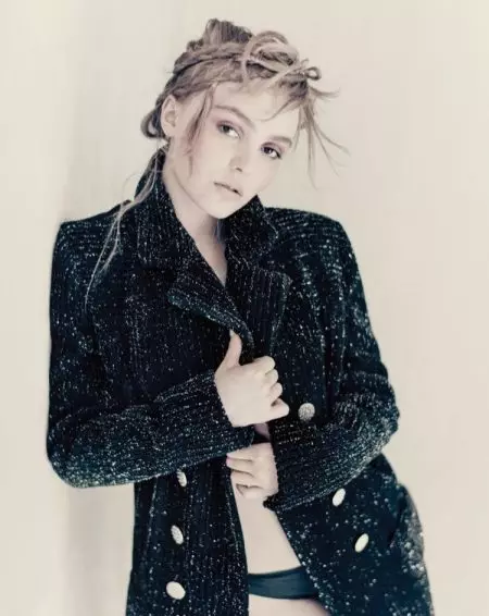 Lily-Rose Depp 在 Chanel 為 Vogue Korea 打造夢幻般的造型