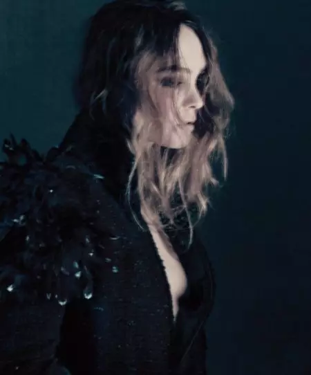 Lily-Rose Depp adalah Dreamy di Chanel untuk Vogue Korea