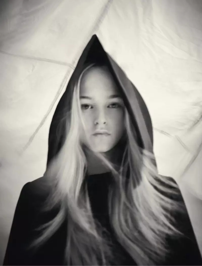 Jean Campbell është një vizion magjepsës në modën e lartë për revistën Dior