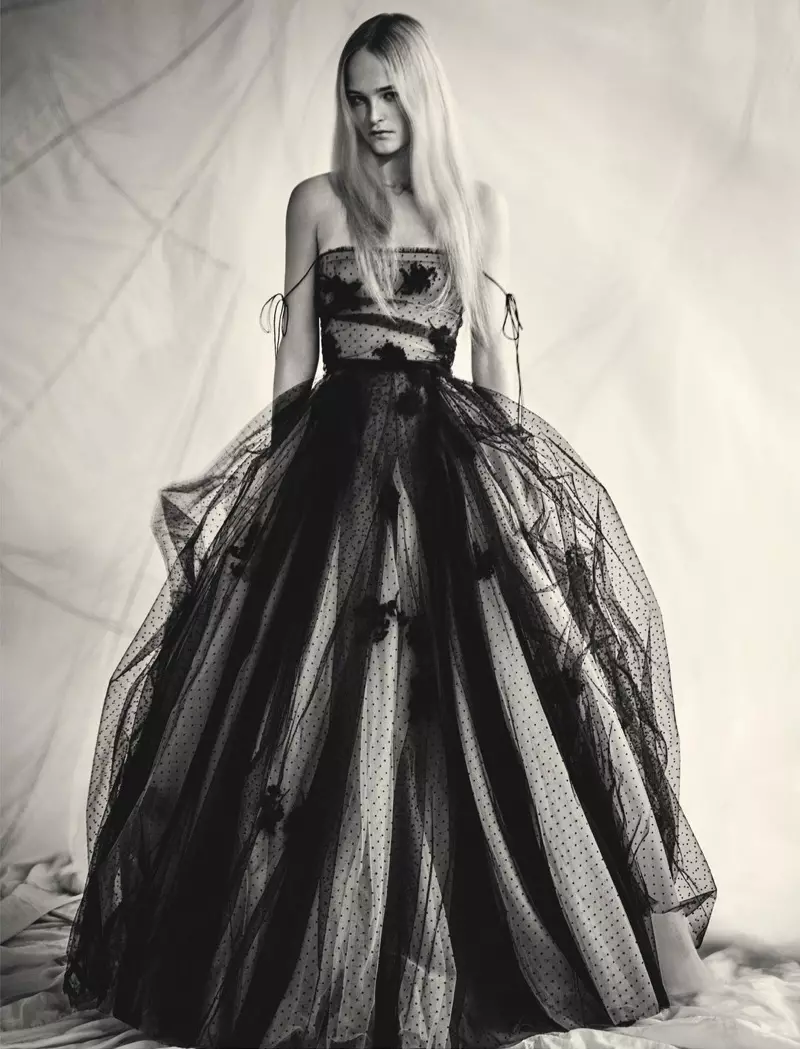 Jean Campbell mangrupikeun Visi Enchanting dina Haute Couture pikeun Majalah Dior