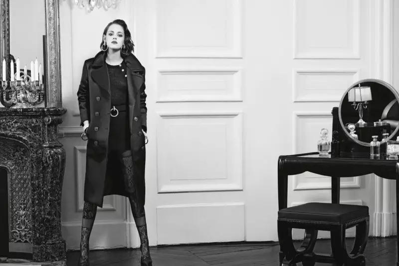 Кристен Стюарт снялась в рекламной кампании Chanel Paris in Rome предосенней коллекции 2016 года.
