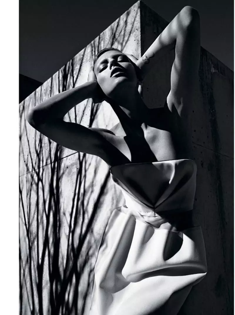 Anja Rubik Model Sleek yana neman T Magazine Spring 2013 na Mario Sorrenti