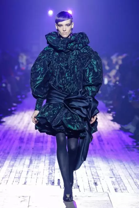 Marc Jacobs Embraces 80's Silhouettes rau lub caij nplooj zeeg 2018