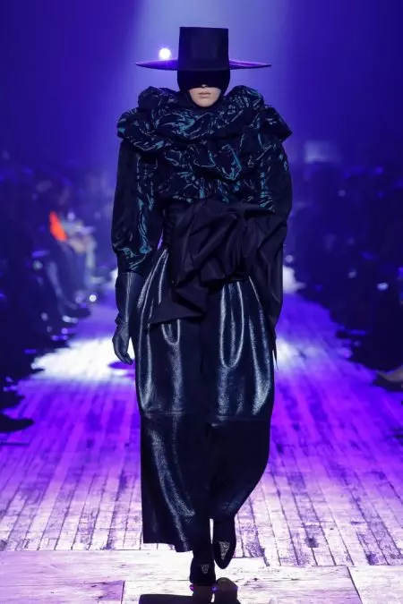 Marc Jacobs yn Cofleidio Silwetau'r 80au ar gyfer Fall 2018