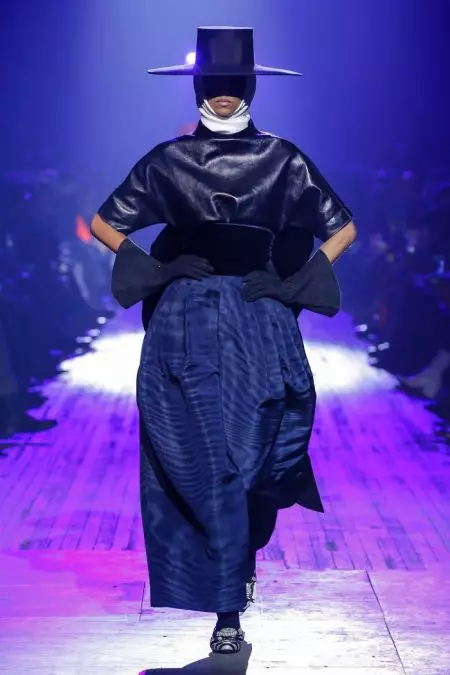 Marc Jacobs yn Cofleidio Silwetau'r 80au ar gyfer Fall 2018