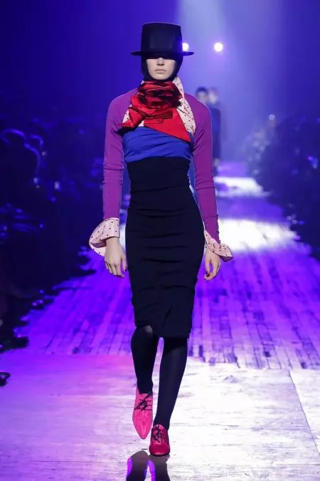 Marc Jacobs Embraces 80's Silhouettes rau lub caij nplooj zeeg 2018