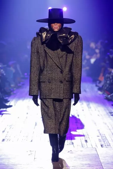 Marc Jacobs 2018-ci ilin payızı üçün 80-ci illərin siluetlərini qucaqlayır