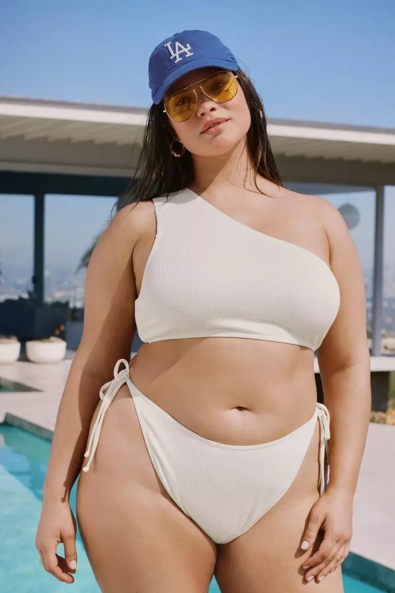 Nasty Gal pune în evidență stilul de bikini tricot din colecția de debut Curve Swim