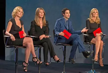 Dëst wäert schueden. Gaaschtriichter Julie Bowen mam Nina Garcia, Zac Posen an Heidi Klum. Foto: Liewensdauer