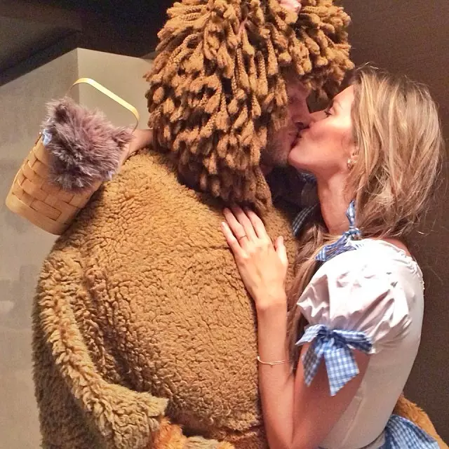 Halloween zoriontsua! Ikusi Heidi Klum, Natasha Poly + Modelo gehiago beren jantzietan