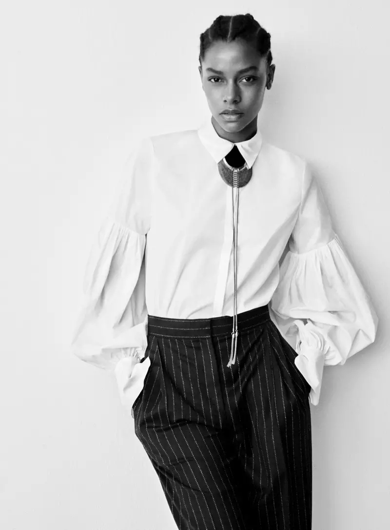 H&M Studio Fall 2016: Karly Loyce mặc áo blouse trắng với quần họa tiết kẻ sọc