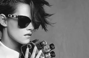 Kristen Stewart, Chanel Eyewear için Foto Muhabirliğini Oynadı