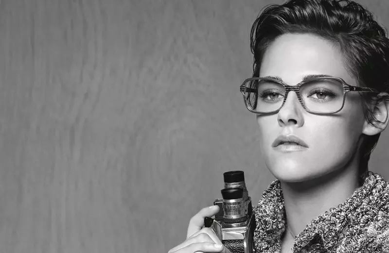 Kristen ha protagonizado dos campañas anteriores de Chanel, una para un bolso y otra para su colección pre-fall 2014.