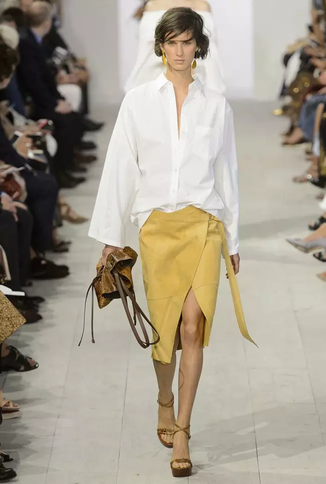 Michael Kors Collection yaz 2016 şousundan bir görünüş