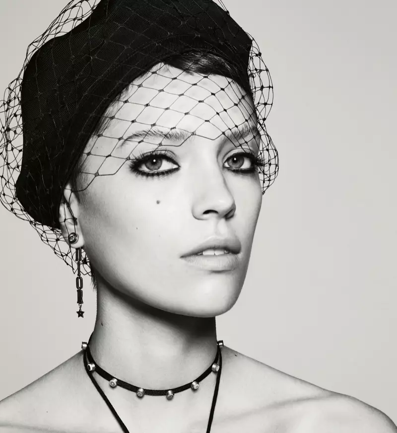 Loane Normand ziet er goddelijk uit in Dior voor Interview Magazine