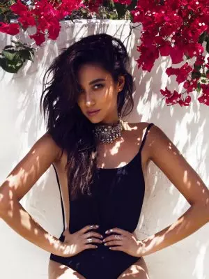 Shay Mitchell Amore & Vita Shoot-da yay görünüşlərini nümayiş etdirir