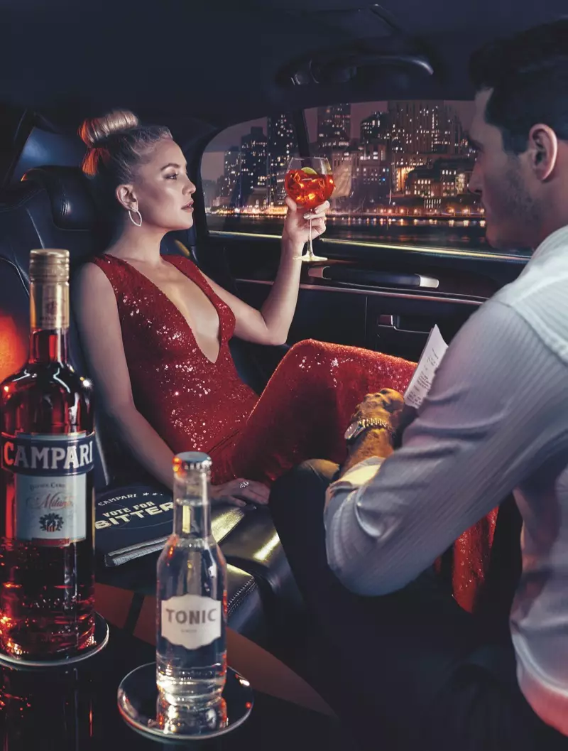 Campari (မတ်လ) အတွက် Kate Hudson