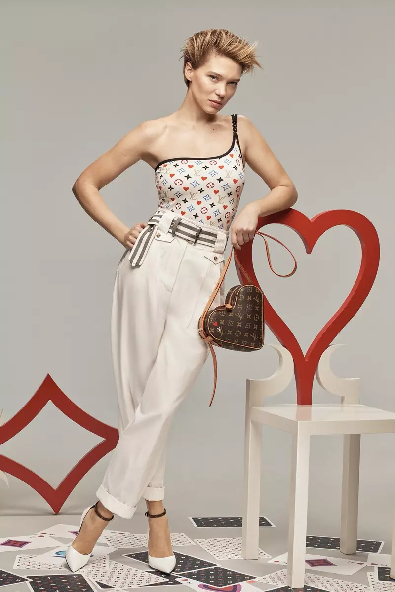 Louis Vuitton's cruise 2021 වෙළඳ ප්‍රචාරණ ව්‍යාපාරයෙන් රූපයක්.