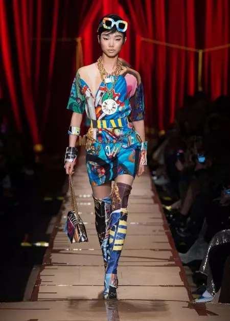 Moschino Fall 2017 لاءِ ريسائيڪل فيشن تي ڌيان ڏئي ٿو