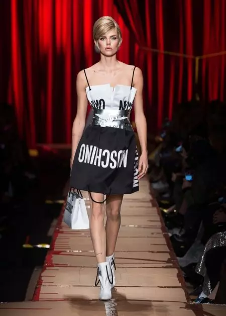 Moschino se centra en la moda reciclada per a la tardor de 2017