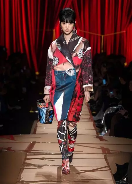 Moschino Imayang'ananso Mafashoni Obwezerezedwanso ku Fall 2017