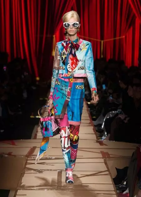 Díríonn Moschino ar Faisean Athchúrsáilte le haghaidh Fall 2017