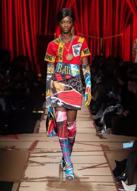 Moschino Fall 2017 لاءِ ريسائيڪل فيشن تي ڌيان ڏئي ٿو