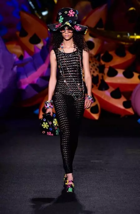 LA හි නිවාඩු නිකේතන 2017 ප්‍රදර්ශනය සඳහා Moschino Goes Psychedelic