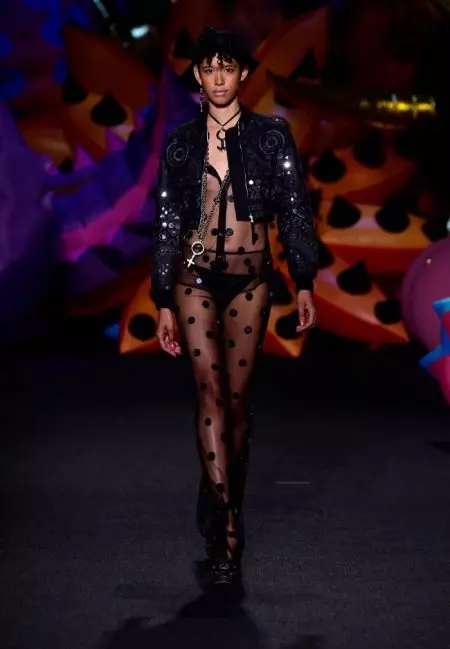 LA හි නිවාඩු නිකේතන 2017 ප්‍රදර්ශනය සඳහා Moschino Goes Psychedelic