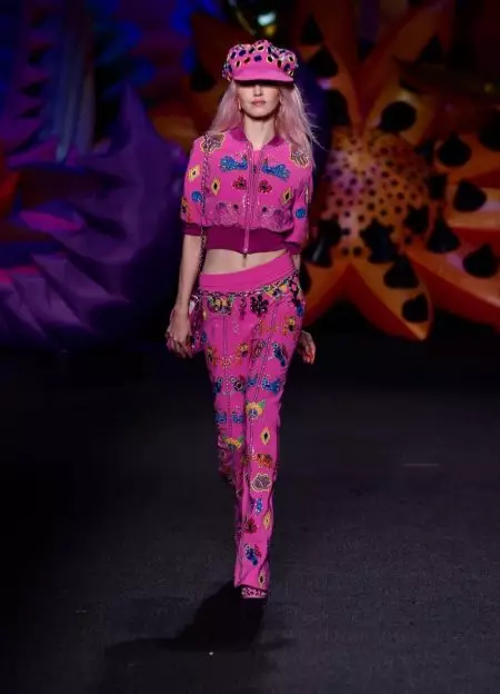 Moschino Goes Psychedelic para sa Resort 2017 Show sa LA