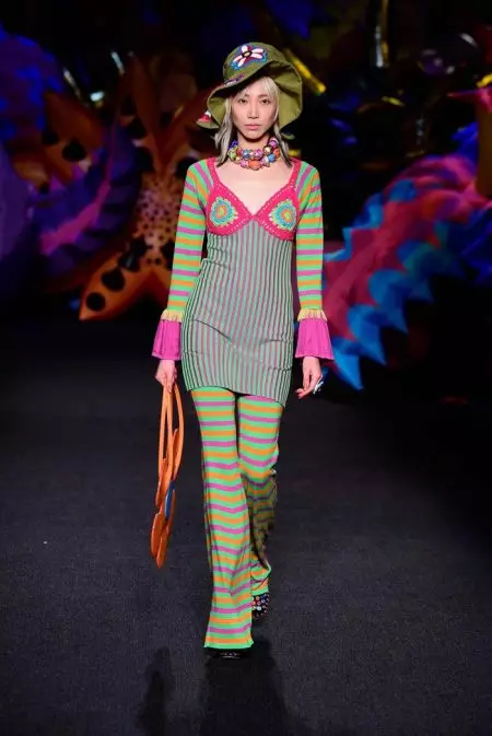 Moschino se vuelve psicodélico para el show Resort 2017 en Los Ángeles