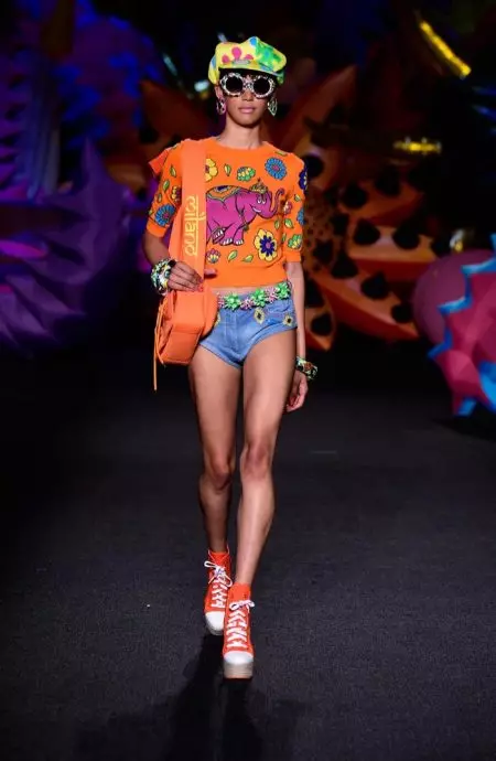 LA ရှိ Resort 2017 ရှိုးအတွက် Moschino Goes Psychedelic