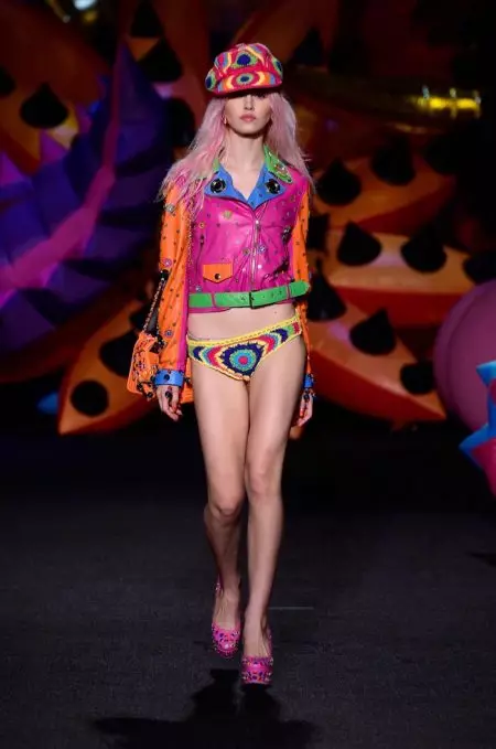 Moschino se vuelve psicodélico para el show Resort 2017 en Los Ángeles