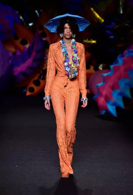 Moschino Goes Psychedelic untuk Resort 2017 Show di LA