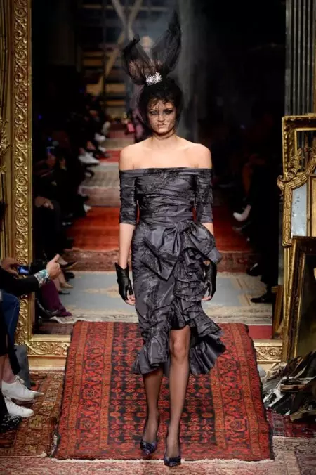 Musim Gugur Moschino 2016 | Minggu Fesyen Milan