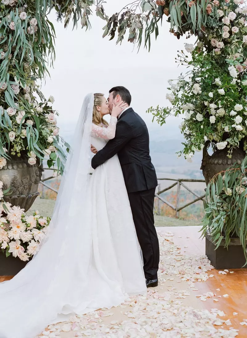 Kate Upton giftist Justin Verlander í Valentino brúðarkjól. Mynd: KT Merry/Vogue