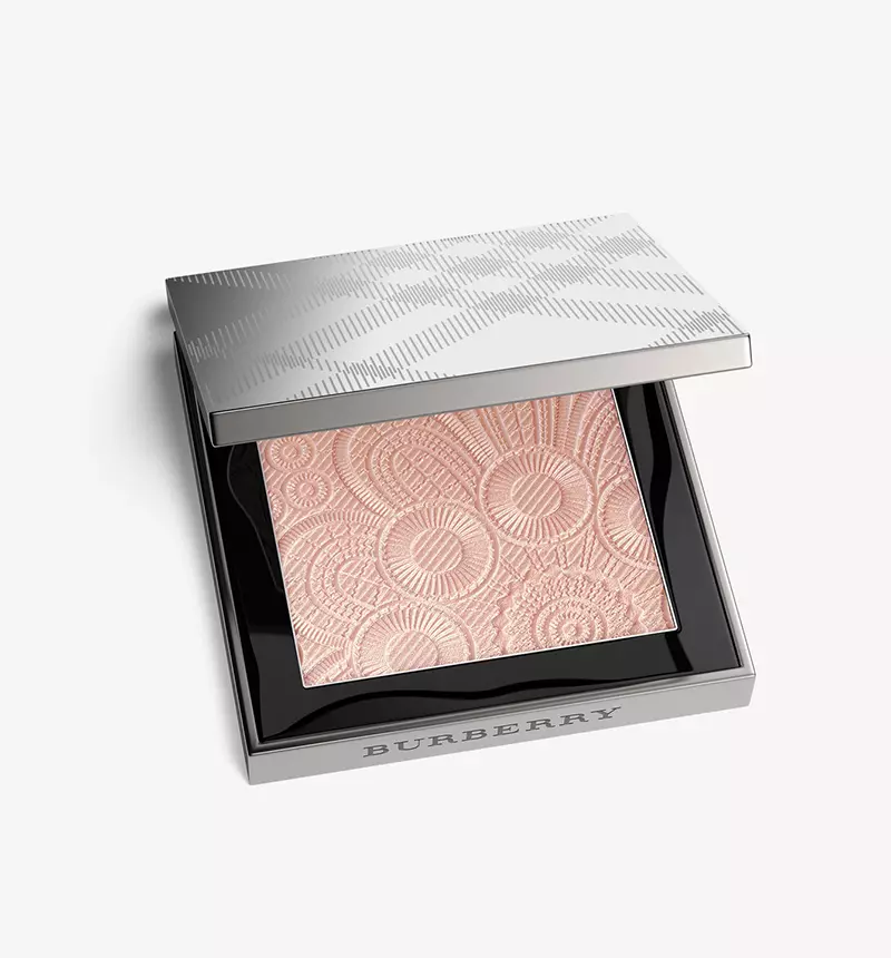 Burberry Fresh Glow Highlighter in Rose Gold No. 04 $68