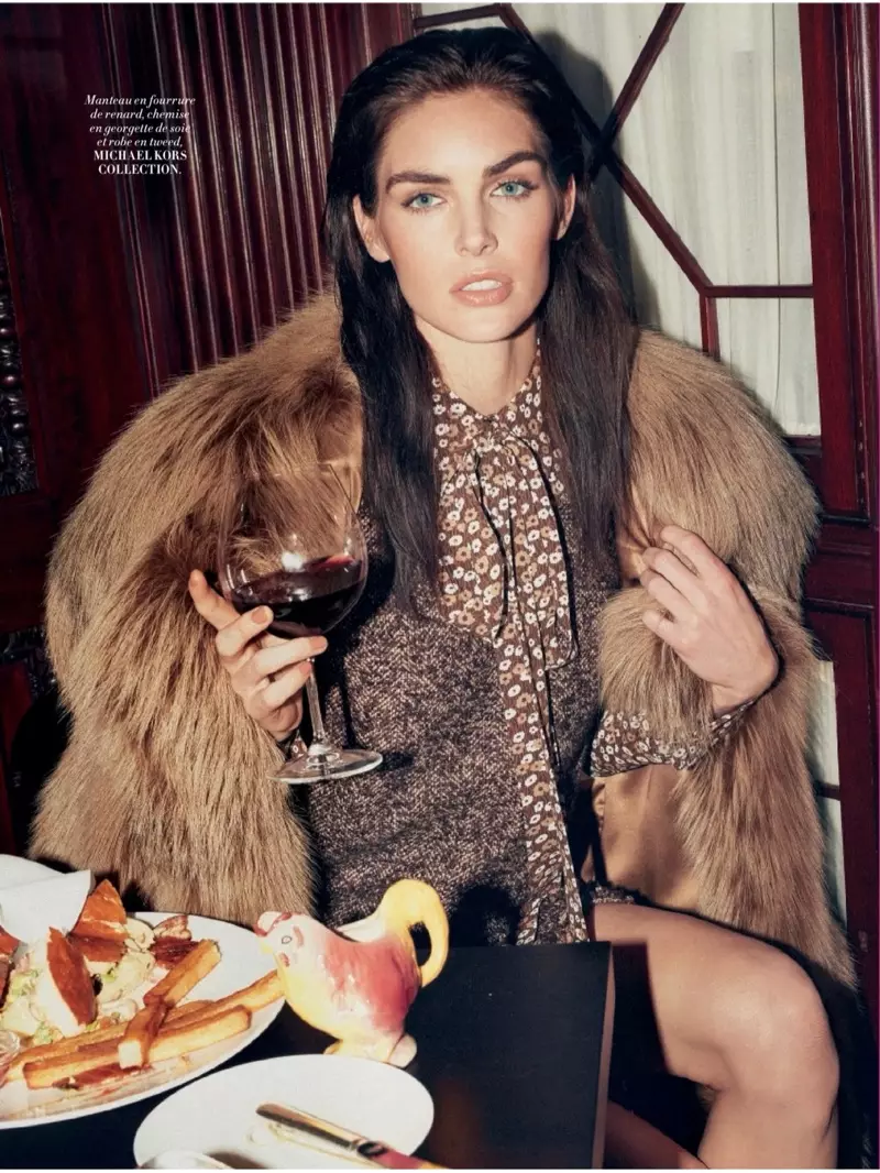 Hilary Rhoda seneng ngombe ing jas wulu Michael Kors Collection lan gaun tweed lan sutra