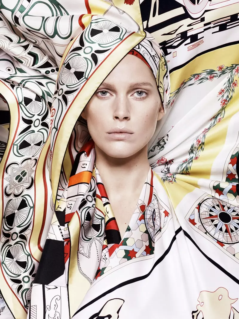 Iselin Steiro Models Hermès Printed Scarves rau Caij nplooj ntoos hlav '14 Catalog