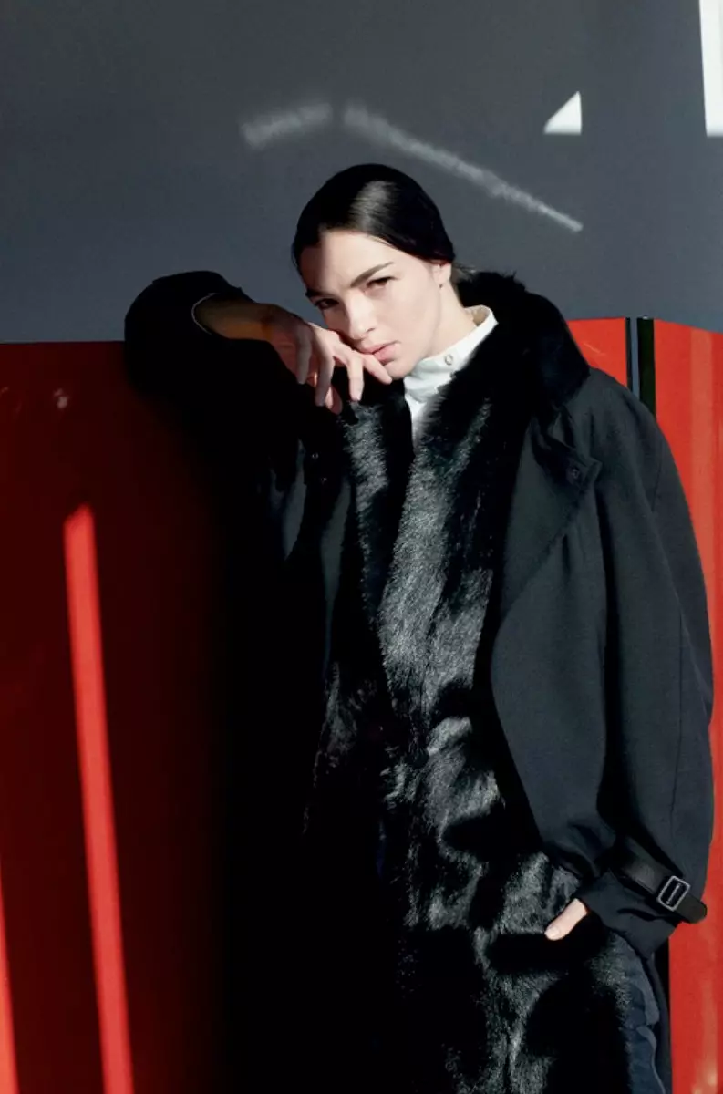 Mariacarla Boscono poseert voor Hermes herfst/winter 2013 catalogus