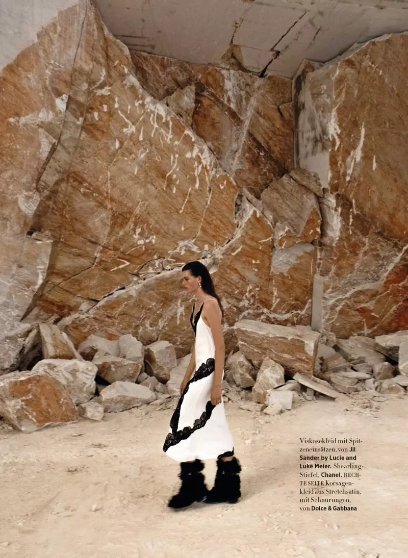 Caitheann Karlijn Kusters Stíleanna Chic le haghaidh Harper's Bazaar Germany