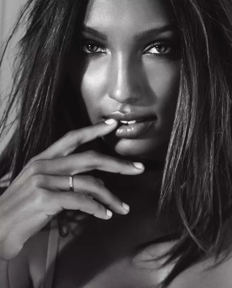 Jasmine Tookes សម្រាប់យុទ្ធនាការ Victoria's Secret LOVE ក្លិនក្រអូប។ រូបថត៖ Victoria's Secret