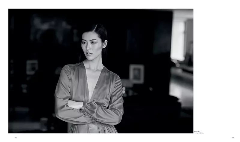 Liu Wen adopte des styles élégants et modernes pour T Magazine Singapore