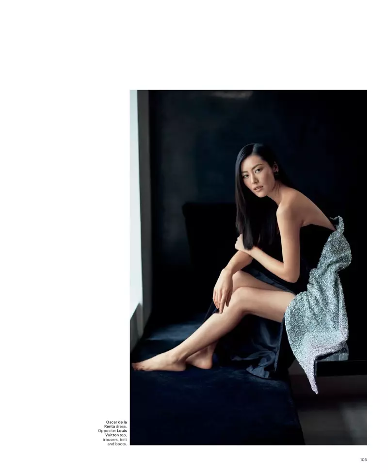 Liu Wen omfavner slanke og moderne stile til T Magazine Singapore