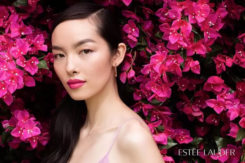 Inihayag ni Fei Fei Sun bilang bagong spokesmodel para sa Estée Lauder